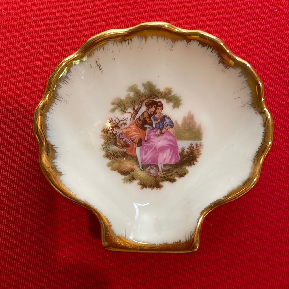 Vintage Limoges Shell Shaped Trinket Dish Gem